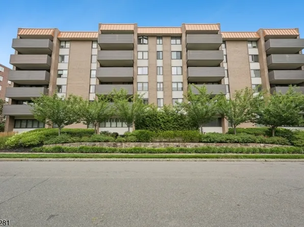 1 Euclid Ave #2E, Summit City, NJ 07901