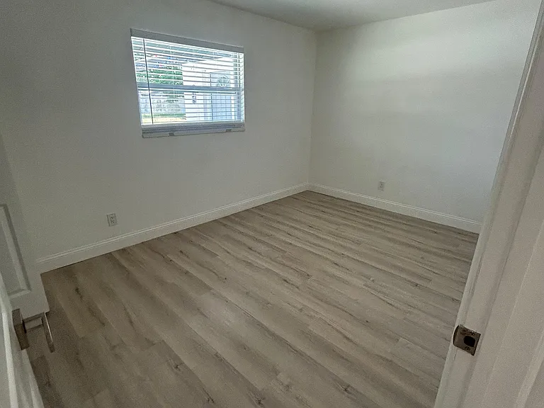 636 Lake Palms Dr #B — Photo 16