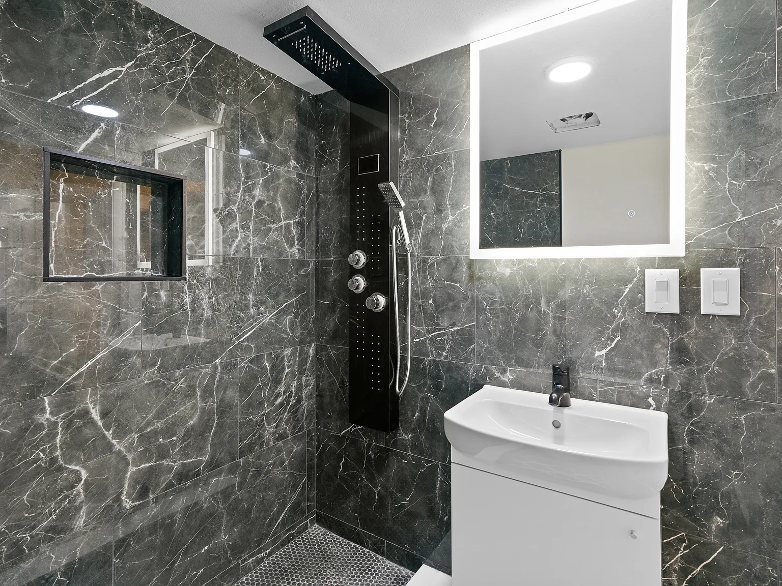2 bed, 850 sqft, $2,300 — Photo 4