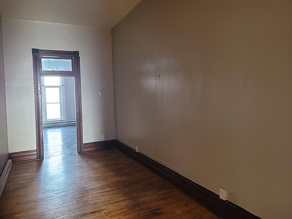 4th image of 115 1/2 N Washington St