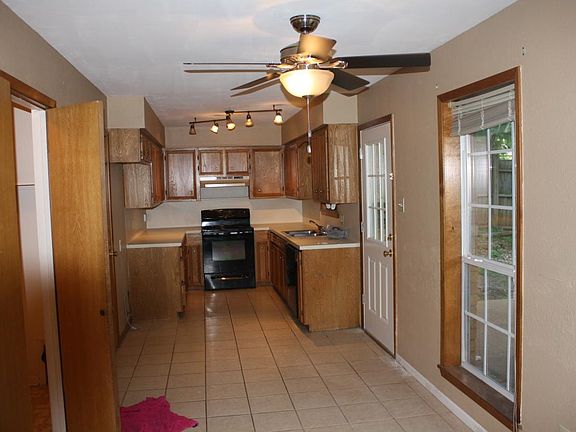 Kitchen & breakfast area