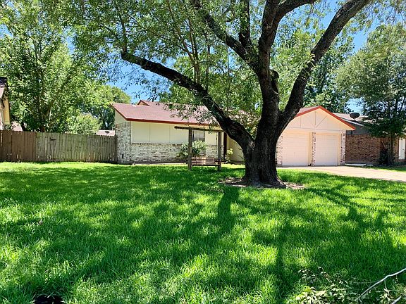 2nd image of 2415 Regal Wood Dr