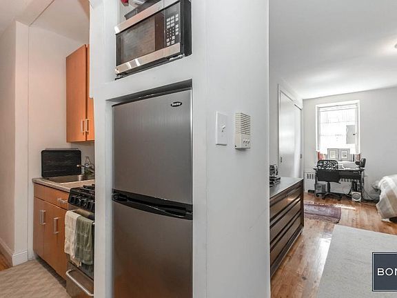 3rd image of 26 Bedford St APT 2B
