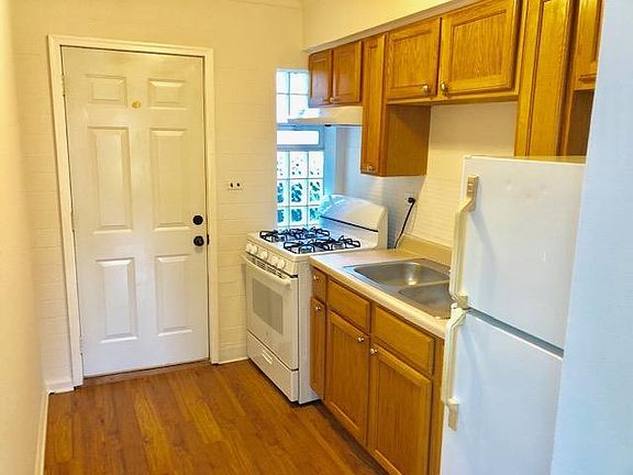 4th image of 12827 Irving Ave APT 9