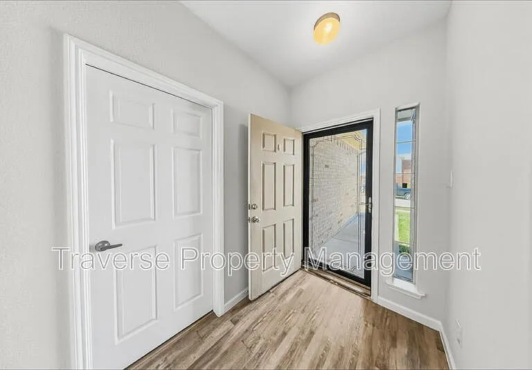 10001 Blue Bell Dr — Photo 3