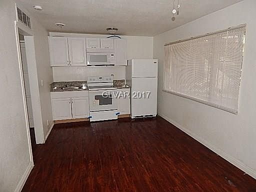 1st image of 409 W Adams Ave APT 3