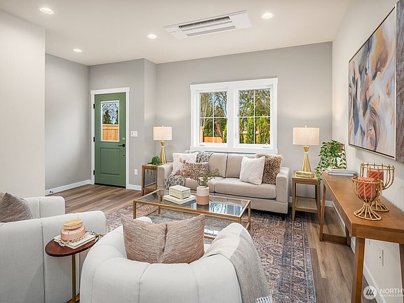 5th image of 5028 35th Avenue NE