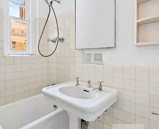 5th image of 10 Mitchell Pl APT 12B