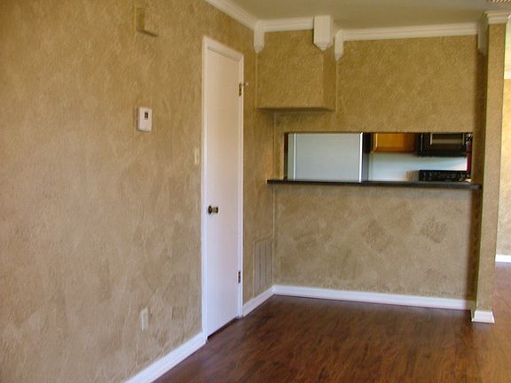 4th image of 1811 Cedarhill Dr APT A
