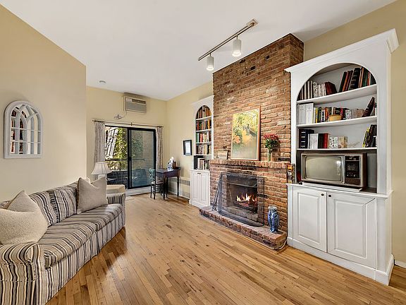 2nd image of 822 Greenwich St APT 2C