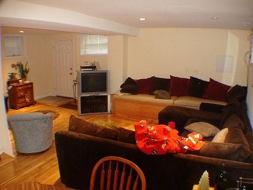 3rd image of 2768 N Kenmore Ave #G