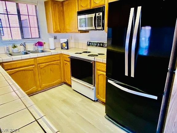 4th image of 4261 Sanderling Cir Unit 327