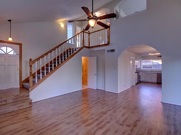 5th image of 1031 E Brompton Dr