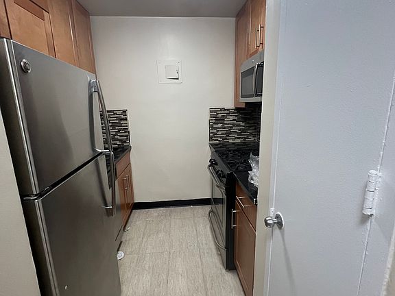 2nd image of 67-00 192nd St #123