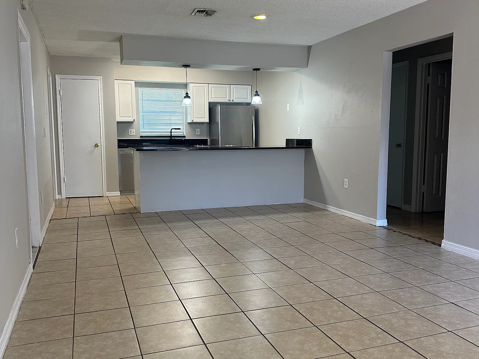 3 bed, 1083 sqft, $1,750 — Photo 2