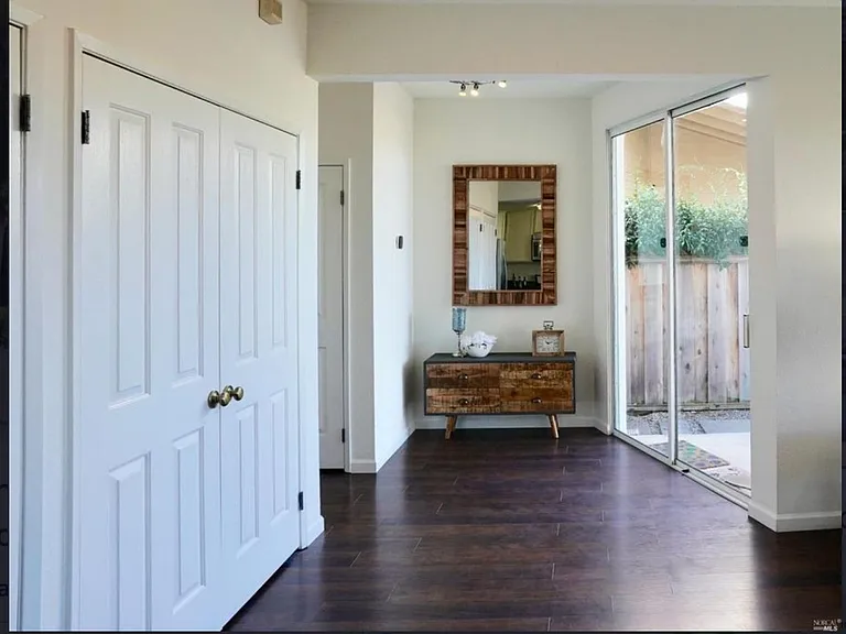 34 Flemings Ct — Photo 2