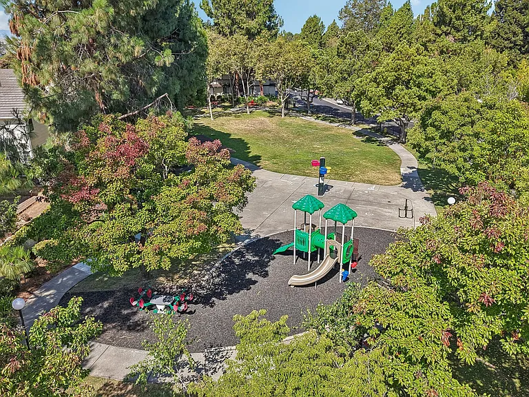 Ardenwood Forest Rental Condos — Photo 16