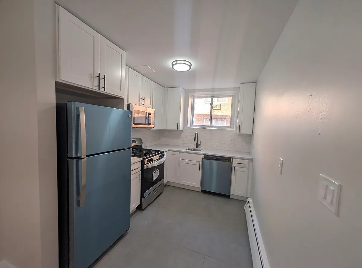 Building Photo - 450 Lincoln Ave #A5