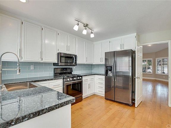 2nd image of 28117 Sunwood Pl
