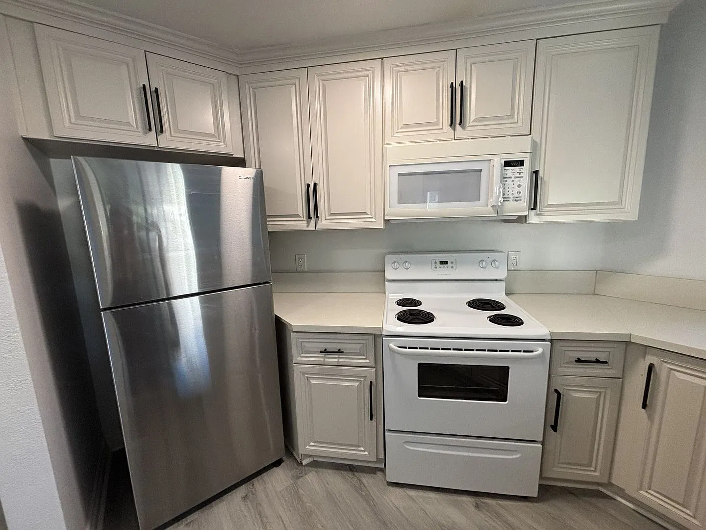 Must see bright and welcoming one bedroom one bathroom unit in La Jolla! — Photo 2