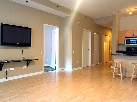 2nd image of 5 N Wabash Ave APT 604