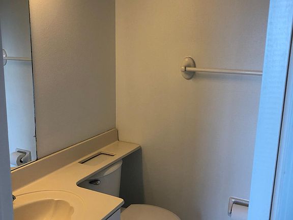 Guest 1/2 bathroom