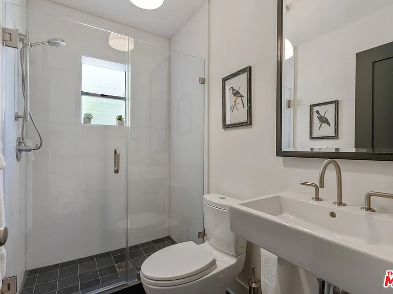 560 S Bronson Ave #A — Photo 30