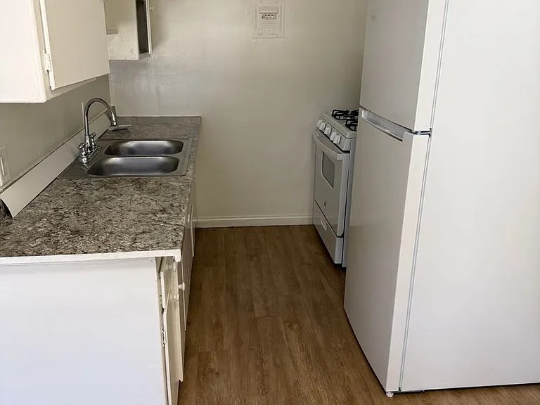 4729 San Vicente Blvd — Photo 7