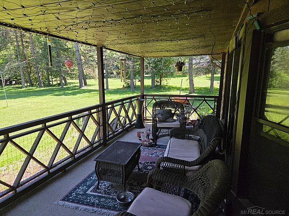 3rd image of 2960 Oakview Dr