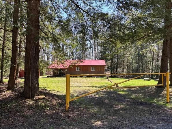 5274 Sackett Rd, Kane, PA 16735