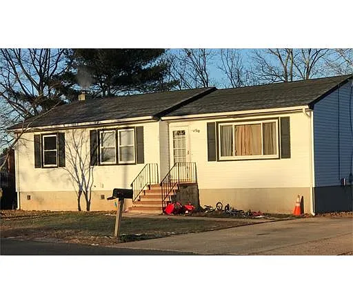 186 Girard Ave photo 1