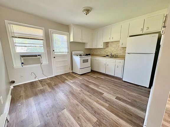 4th image of 301 Shelden Dr APT C