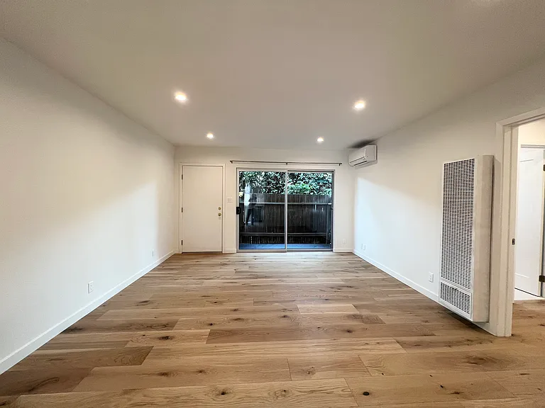 517 Pier Ave #1 — Photo 4