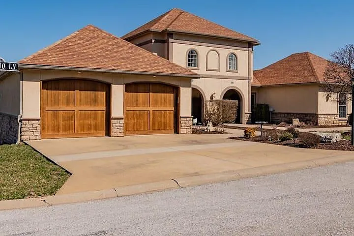 132 Lugano Ln