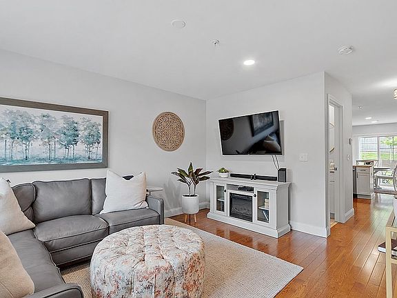 Living room 5