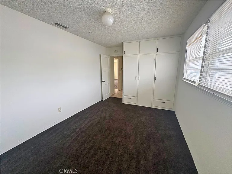 216 W D St — Photo 12