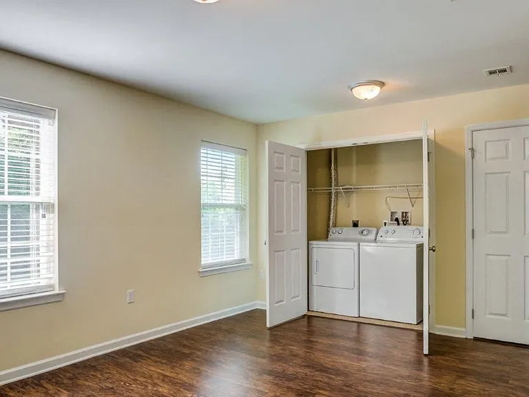 Emerald Pointe Townhomes — Photo 12