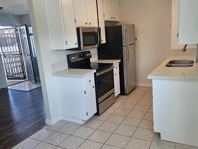 138 Ebony Ave #LOWER A — Photo 7