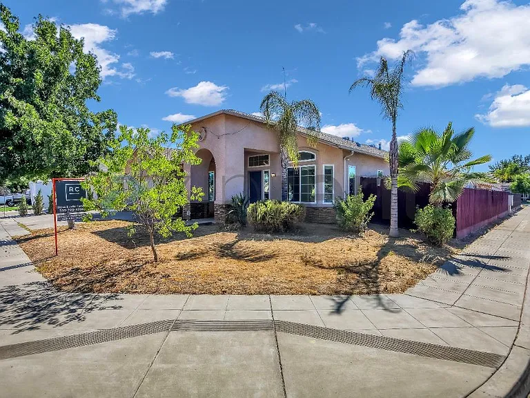 2437 N Tracy Ave — Photo 3