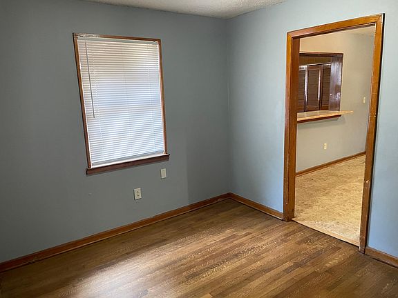 5th image of 4763 Hillmont Ave