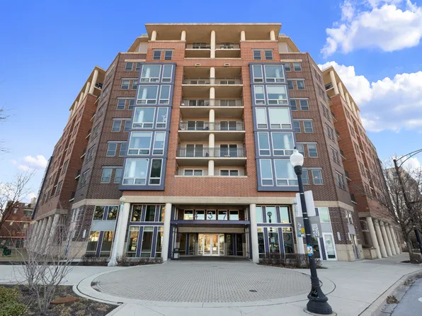 437 W Division St APT 304, Chicago, IL 60610
