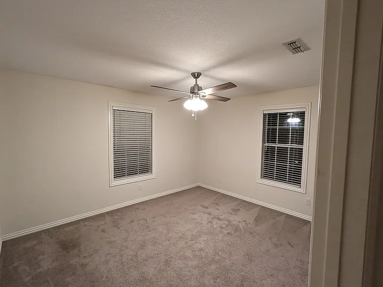 2030 N Hailey Dr — Photo 12