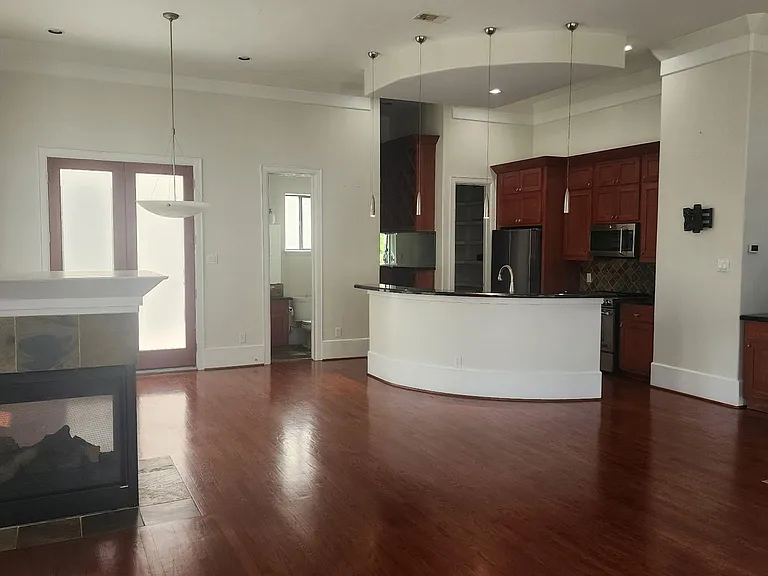 715 Reinicke St — Photo 26