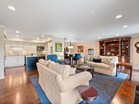 4th image of 2 The Court Of Harborside APT 104