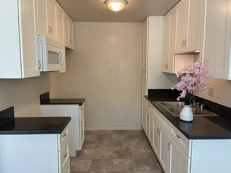 140 Covena Ave — Photo 4
