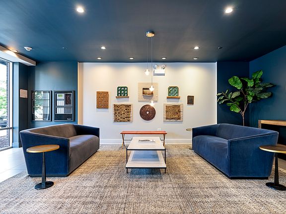 3rd image of 1701 W Webster Ave #202