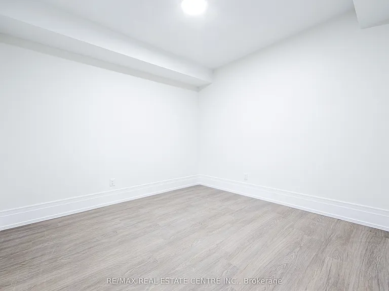 143 Balsam Dr — Photo 17