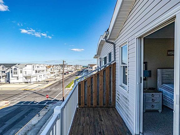 5th image of 204 57th St W #Sea