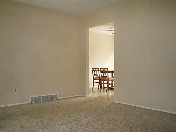 5th image of 3320 Fernwood Ave