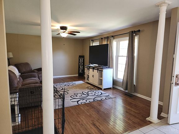 3rd image of 115 Meadow Ln